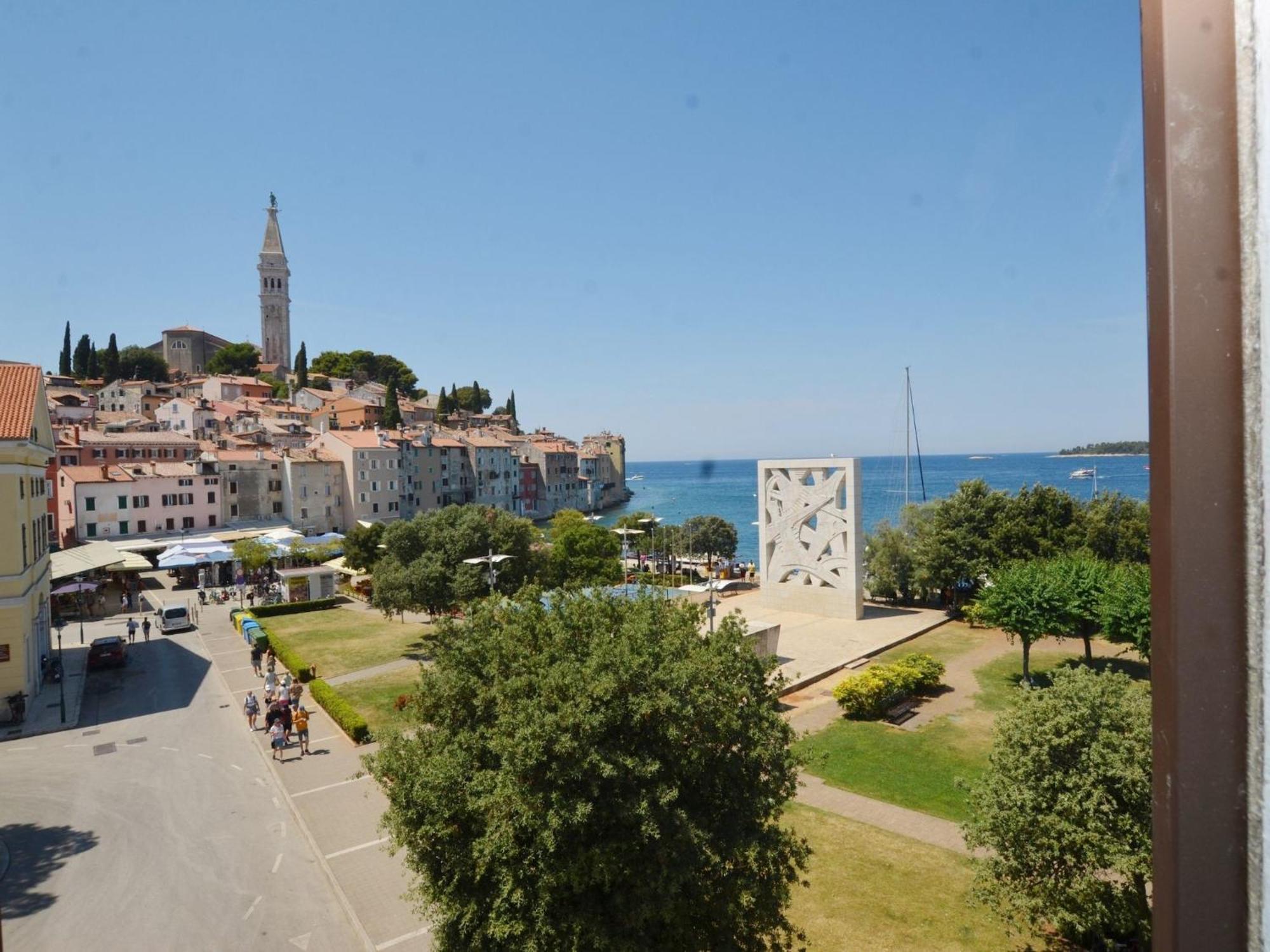Sunny With Sea View - One Bedroom With Sea View